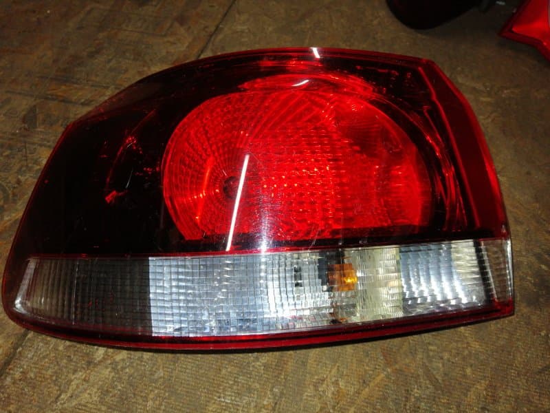 Фонарь Volkswagen Golf 5K задн. лев. (б/у)