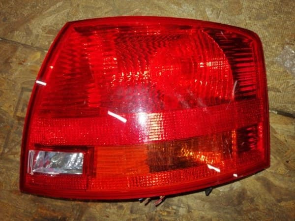 Фонарь Audi A4 B7 задн. прав. (б/у)