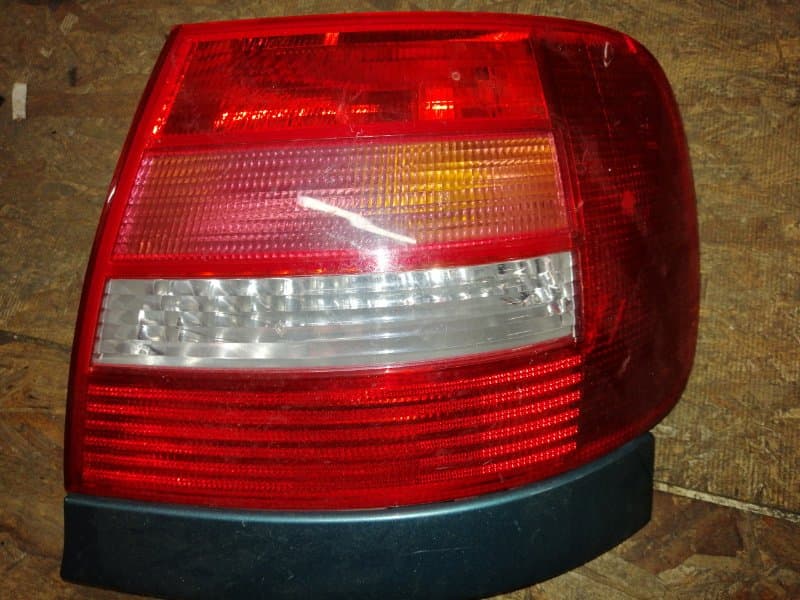 Фонарь Audi A4 B5 задн. прав. (б/у)