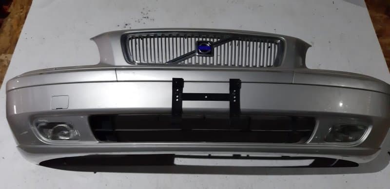 Бампер Volvo V70 УНИВЕРСАЛ 2.4 2000 перед. (б/у)
