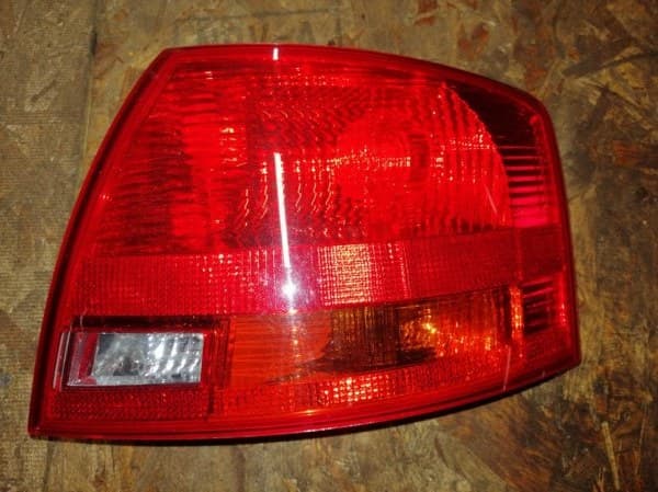 Фонарь Audi A4 8E B7 2004 задн. прав. (б/у)
