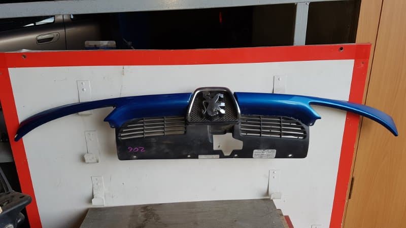 Решетка радиатора Peugeot 206 ХЕЧБЕК TU3JP 2004 (б/у)