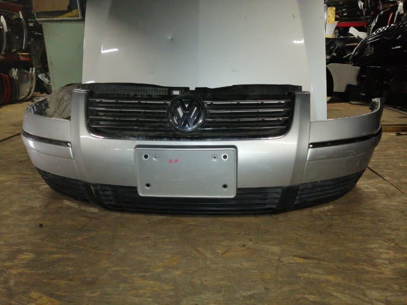 Бампер Volkswagen Passat 3B перед. (б/у)