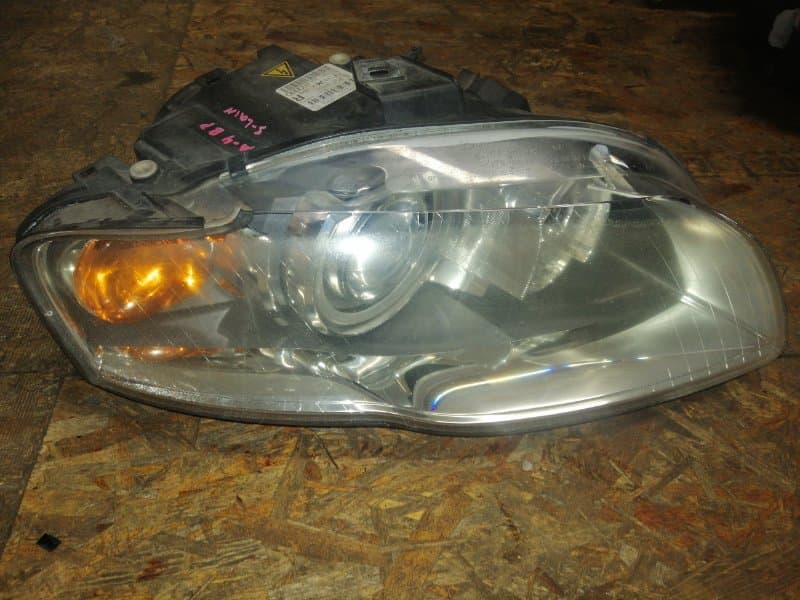 Фара Audi A4 8E B7 2004 перед. прав. (б/у)