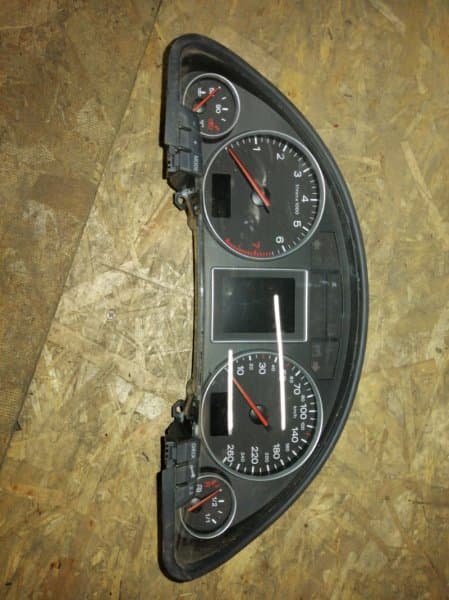 Щиток приборов Audi A4 8E B6 (б/у)