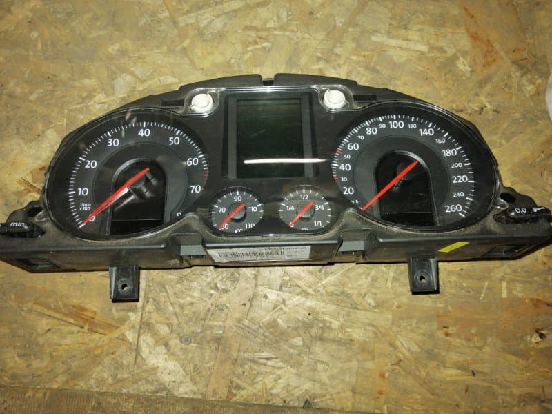 Щиток приборов Volkswagen Passat B6 (б/у)