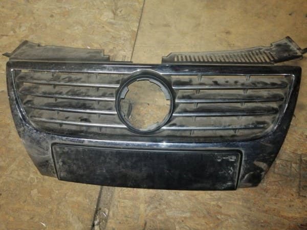 Решетка радиатора Volkswagen Passat B6 (б/у)