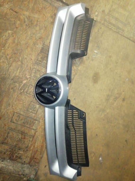 Решетка радиатора Volkswagen Golf 1K 2003 (б/у)