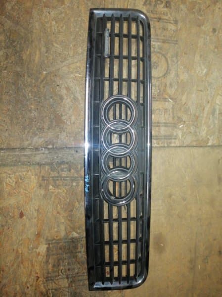 Решетка радиатора Audi A4 8E B6 2001 (б/у)