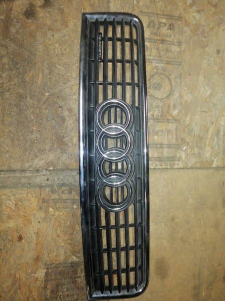 Решетка радиатора Audi A4 8E B6 2001 (б/у)