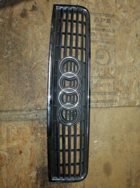 Решетка радиатора Audi A4 8E B6 2001 (б/у)