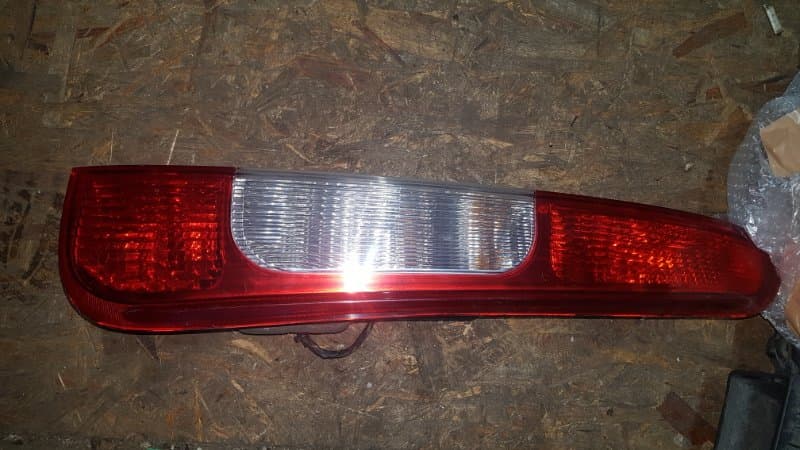 Фонарь Ford C-MAX 2004 задн. лев. (б/у)