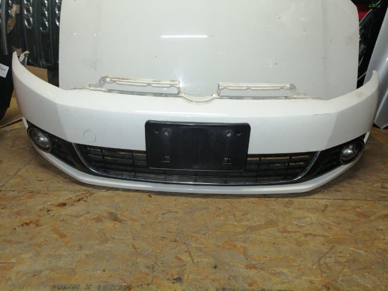 Бампер Volkswagen Golf 5K перед. (б/у)