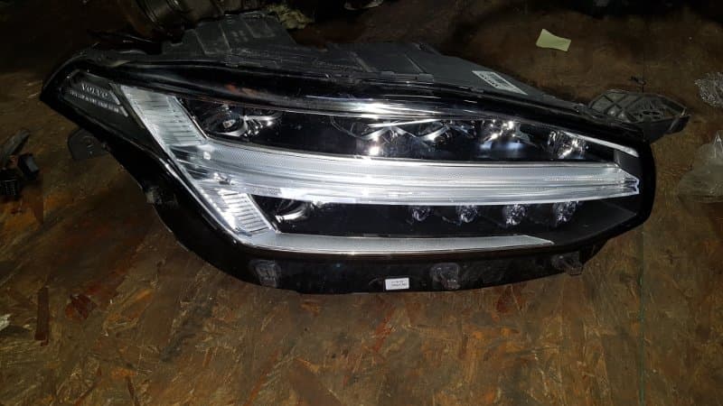 Фара LED Volvo ХС90 ВНЕДОРОЖНИК D4204T11 2017 прав. (б/у)