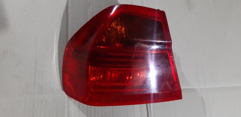 Фонарь с дефектом BMW 3 E90 N46B20B 2006 задн. лев. (б/у)