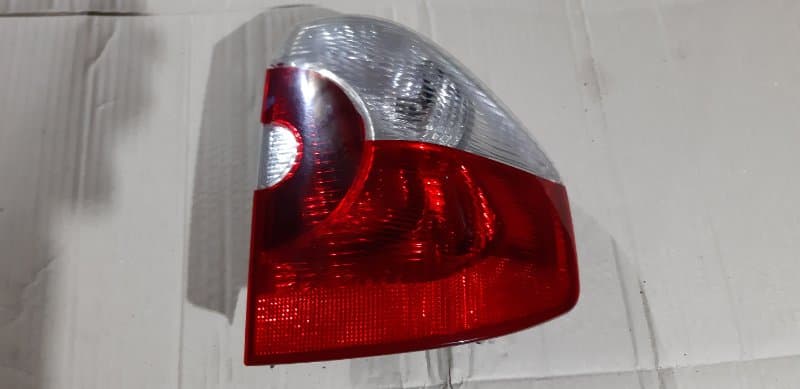 Фонарь с дефектом BMW X3 E83 M54B25 2005 задн. прав. (б/у)