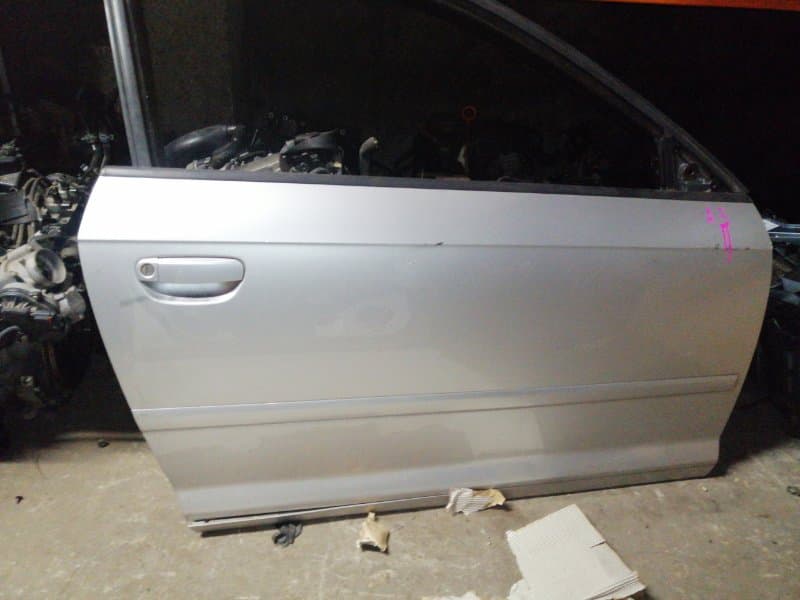 Дверь Audi A3 8P перед. прав. (б/у)
