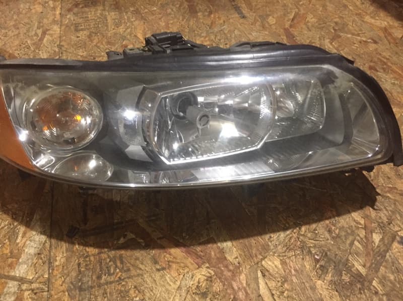 Фара ксенон VOLVO V70 2004 перед. прав. (б/у)