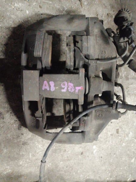 Суппорт Audi A8 4D перед. лев. (б/у)