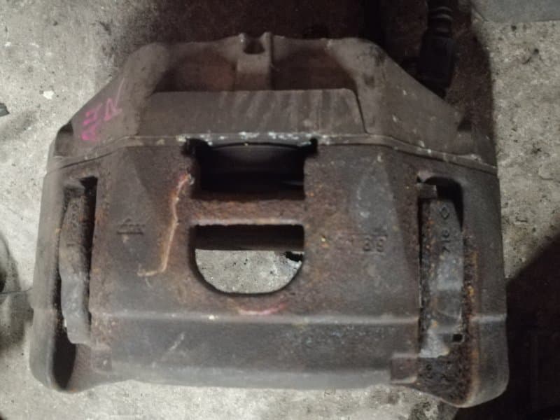 Суппорт Audi A4 8E перед. прав. (б/у)