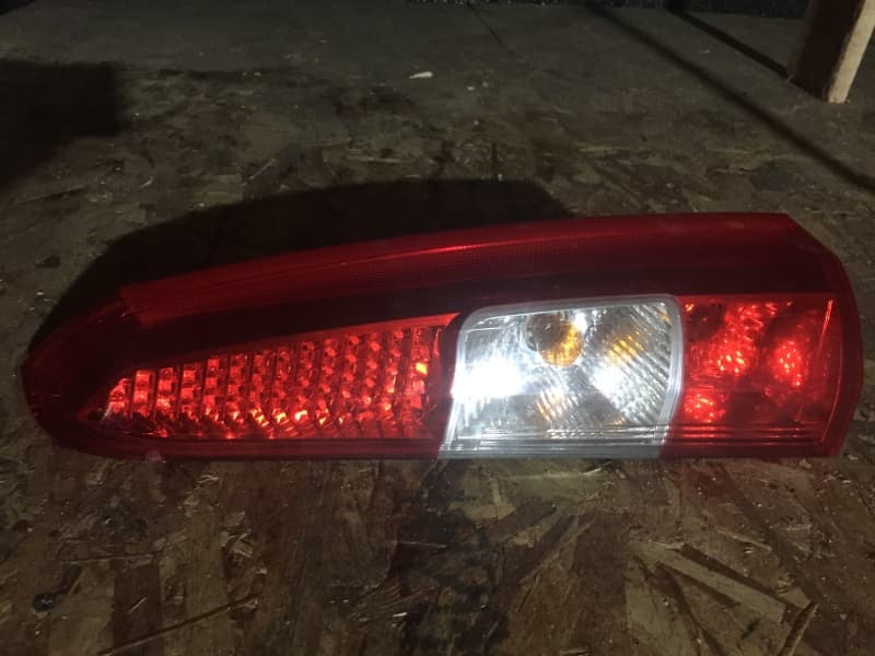 Фонарь VOLVO V70 УНИВЕРСАЛ 2004 задн. прав. (б/у)