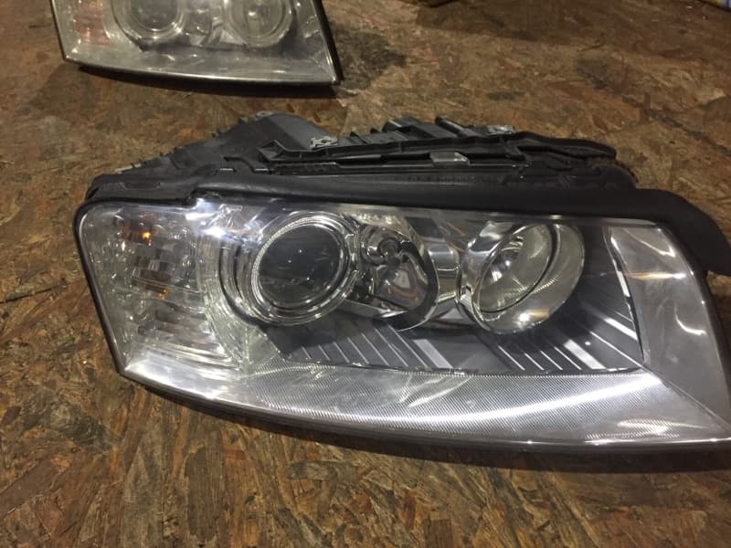 Фара ксенон адаптивный AUDI A8 4E D3 2003 перед. прав. (б/у)