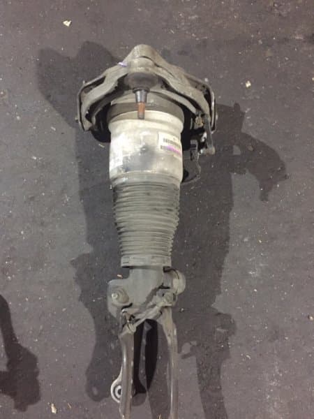 Стойка подвески Volkswagen Touareg 2002 перед. лев. (б/у)