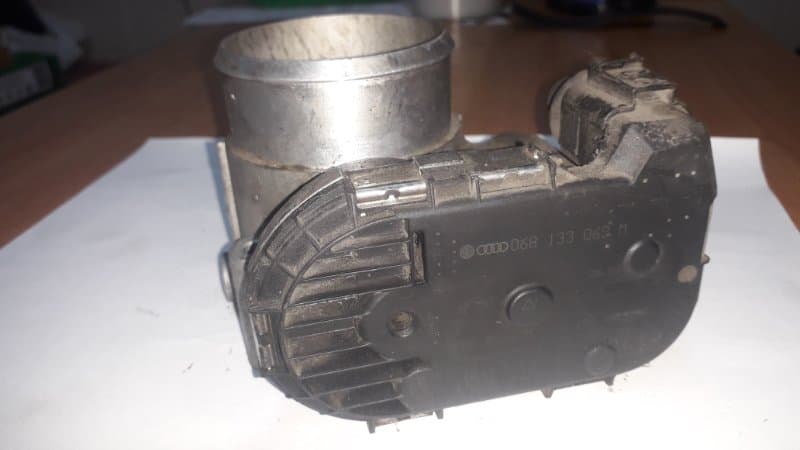 Блок дроссельной заслонки audi A4 B6 AMB 2002 (б/у)