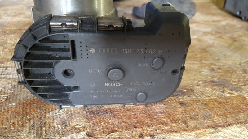 Дроссельная заслонка Audi AMB (б/у)