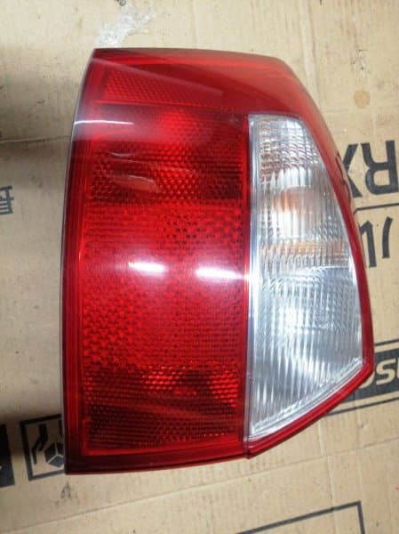 Фонарь Audi A4 8E2 AMB 2004 задн. лев. (б/у)