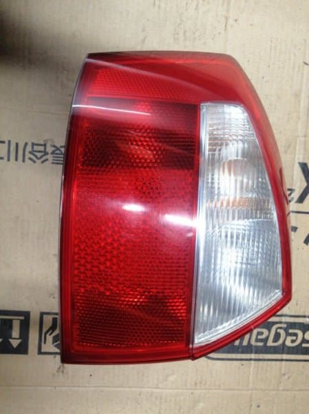 Фонарь Audi A4 8E2 AMB 2003 задн. лев. (б/у)