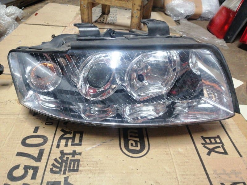 Фара Audi A4 8E5 AMB 2002 перед. прав. (б/у)