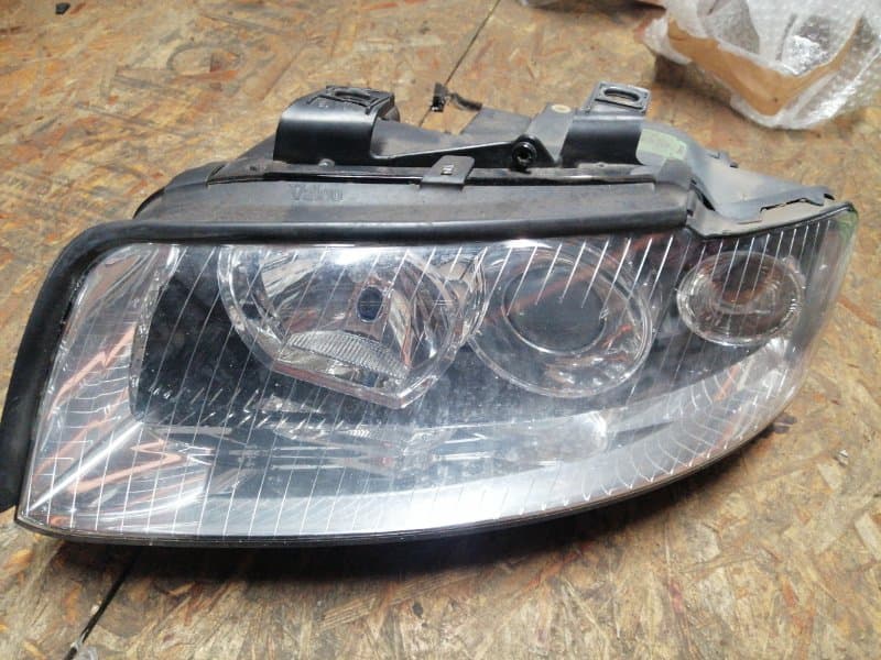 Фара Audi A4 8E2 AMB 2002 перед. лев. (б/у)