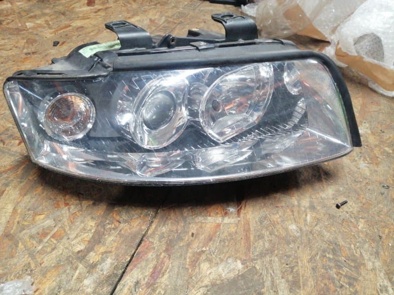 Фара Audi A4 8E2 AMB 2002 перед. прав. (б/у)