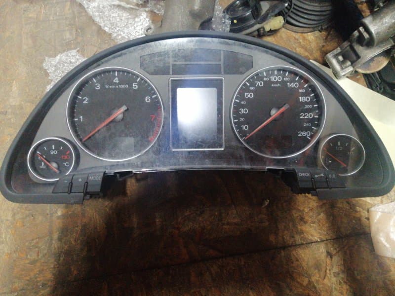 Щиток приборов Audi A4 8E2 AMB 2004 (б/у)