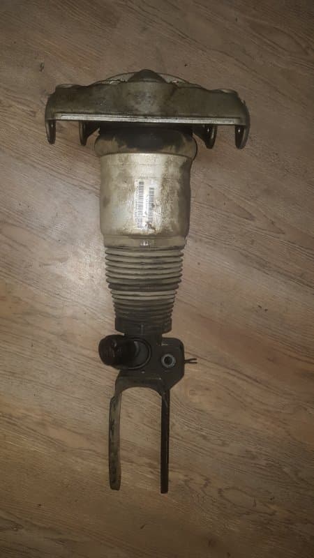 Стойка подвески Porsche Cayenne 957 4.8 2007 перед. лев. (б/у)