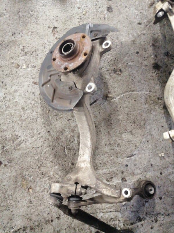 Кулак Audi A4 8E2 AMB 2002 перед. прав. (б/у)