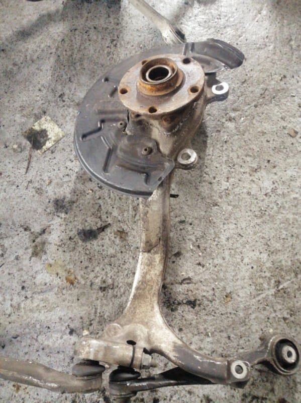 Кулак Audi A4 8E5 AMB 2002 перед. прав. (б/у)