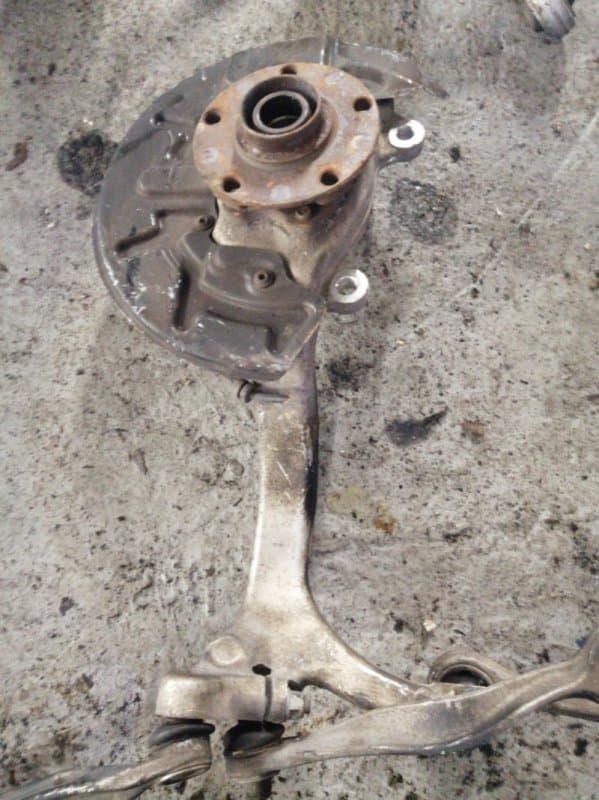 Кулак Audi A4 8E2 AMB 2003 перед. прав. (б/у)
