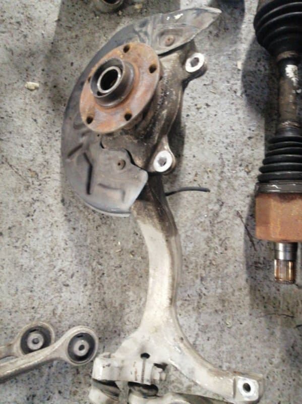 Кулак Audi A4 8E2 AMB 2003 перед. прав. (б/у)