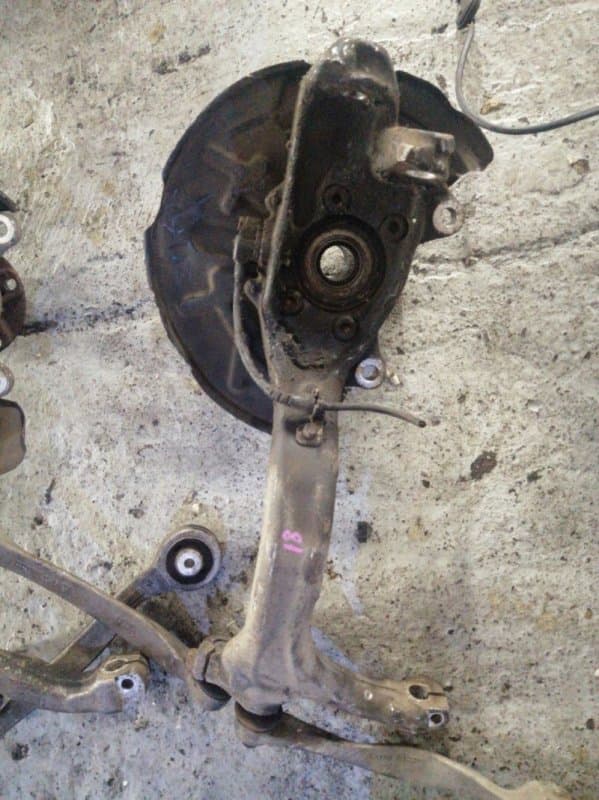 Кулак Audi A4 8EC BWE 2006 перед. лев. (б/у)