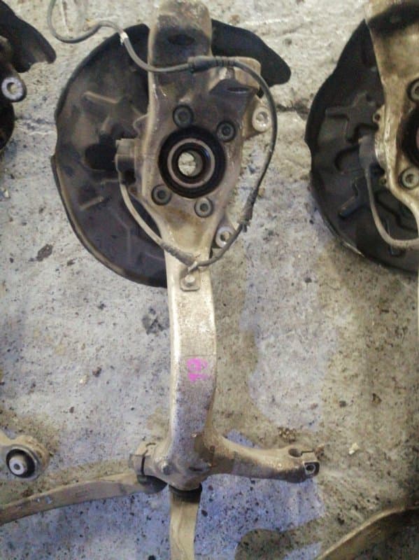Кулак Audi A4 8E2 AMB 2002 перед. лев. (б/у)