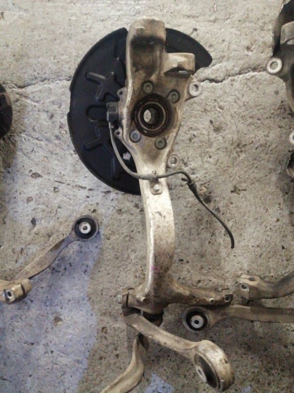 Кулак Audi A4 8E5 AMB 2002 перед. лев. (б/у)
