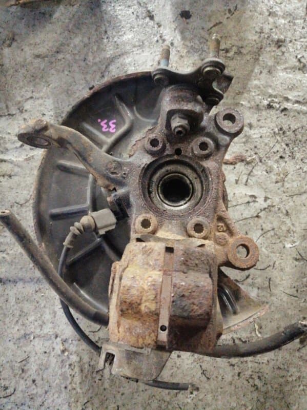 Кулак Volkswagen Jetta 5 BMY перед. прав. (б/у)