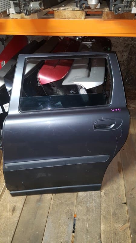 Дверь Volvo V70 2004 задн. лев. (б/у)