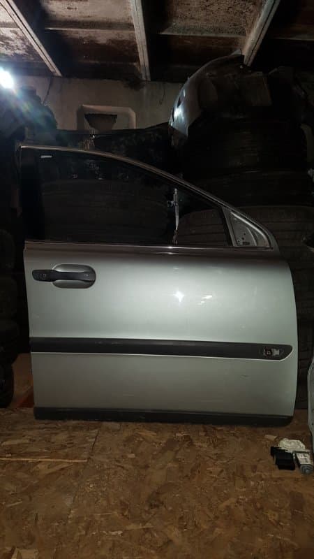 Дверь Volvo XC90 2005 перед. прав. (б/у)