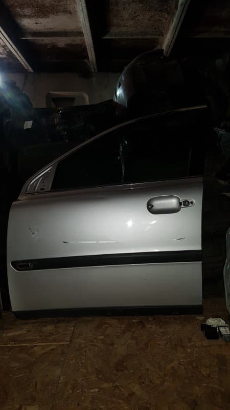 Дверь Volvo XC90 2005 перед. лев. (б/у)