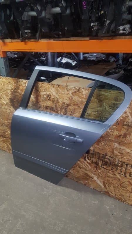 Дверь Opel Astra H задн. лев. (б/у)