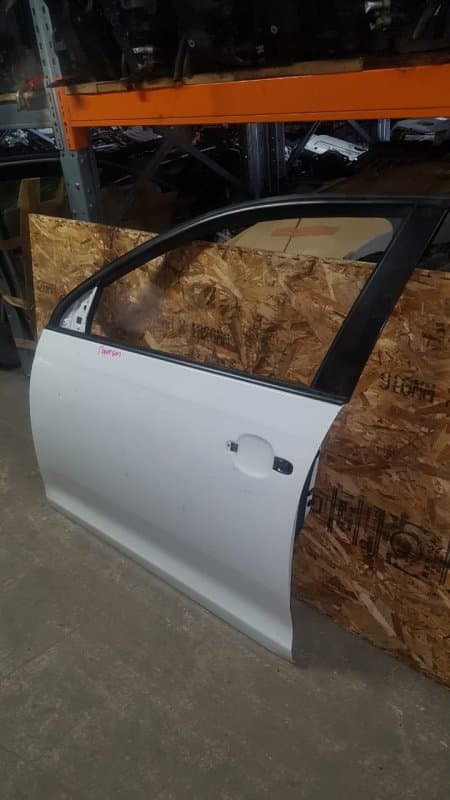 Дверь Volkswagen Jetta 5 перед. лев. (б/у)