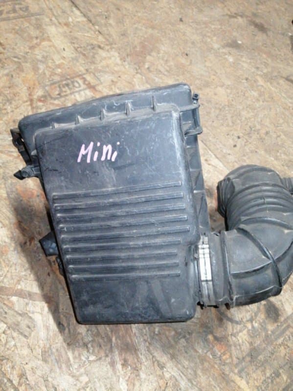 Корпус воздушного фильтра Mini Cooper R50 W10B16AA 2002 (б/у)